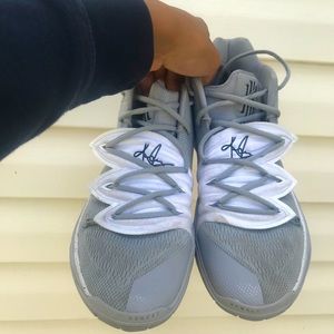 Kyrie 5 wolf grey Basketball shoes